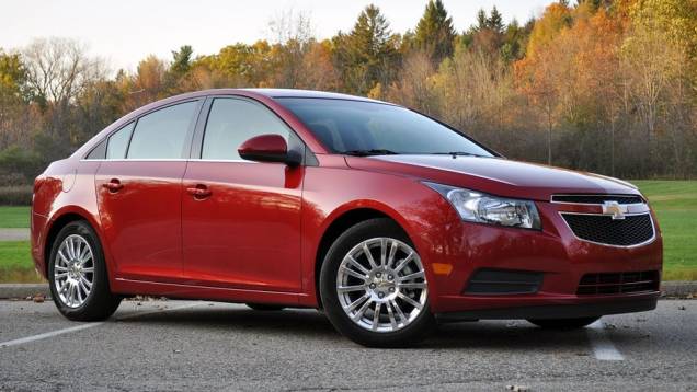 Compactos - 2013 Chevrolet Cruze - Preço inicial nos EUA: US$ 17.130 - Preço inicial no Brasil: R$ 65.196 | <a href="%20https://preprod.quatrorodas.abril.com.br/noticias/mercado/gm-domina-premio-best-cars-for-families-2013-738171.shtml" rel="migration">Leia mais</a> Compactos - 2013 Chevrolet Cruze - Preço inicial nos EUA: US$ 17.130 - Preço inicial no Brasil: R$ 65.196 | <a href="%20https://preprod.quatrorodas.abril.com.br/noticias/mercado/gm-domina-premio-best-cars-for-families-2013-738171.shtml" rel="migration">Leia mais</a>