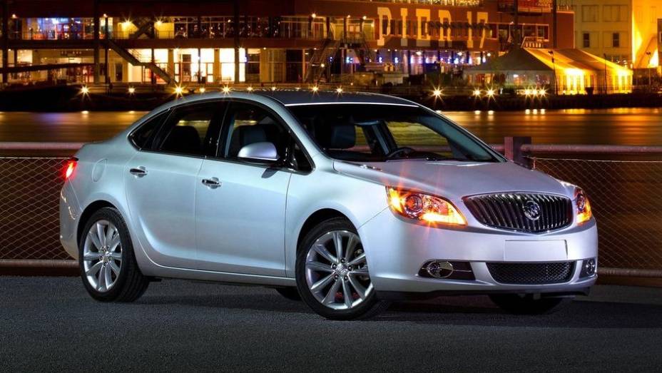 Compactos de luxo - 2013 Buick Verano - Preço inicial nos EUA: US$ 23.080 - Preço inicial no Brasil: não é vendido | <a href="%20https://preprod.quatrorodas.abril.com.br/noticias/mercado/gm-domina-premio-best-cars-for-families-2013-738171.shtml" rel="migration">Leia mais</a>