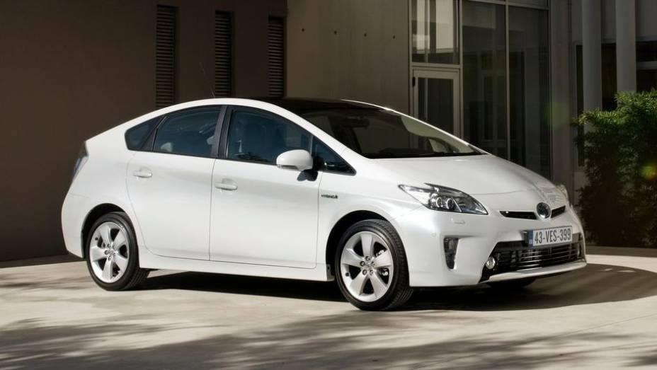 Hatchbacks - 2013 Toyota Prius - Preço inicial nos EUA: US$ 24.200 - Preço inicial no Brasil: não é vendido | <a href="%20https://preprod.quatrorodas.abril.com.br/noticias/mercado/gm-domina-premio-best-cars-for-families-2013-738171.shtml" rel="migration">Leia mais</a>