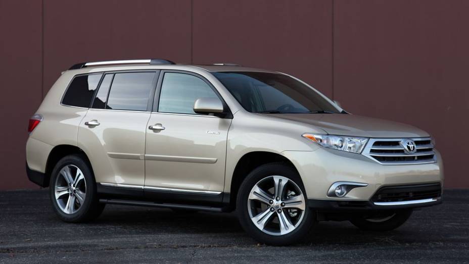 SUVs híbridos - 2013 Toyota Highlander Hybrid - Preço inicial nos EUA: US$ 40.170 - Preço inicial no Brasil: não é vendido | <a href="%20https://preprod.quatrorodas.abril.com.br/noticias/mercado/gm-domina-premio-best-cars-for-families-2013-738171.shtml" rel="migration">Leia mais</a>