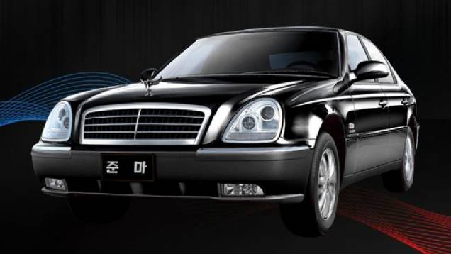 Junma (baseado no SsangYong Chairman H) | <a href="https://preprod.quatrorodas.abril.com.br/reportagens/geral/pyeonghwa-motors-montadora-norte-coreana-738234.shtml" rel="migration">Leia mais</a> Junma (baseado no SsangYong Chairman H) | <a href="https://preprod.quatrorodas.abril.com.br/reportagens/geral/pyeonghwa-motors-montadora-norte-coreana-738234.shtml" rel="migration">Leia mais</a>
