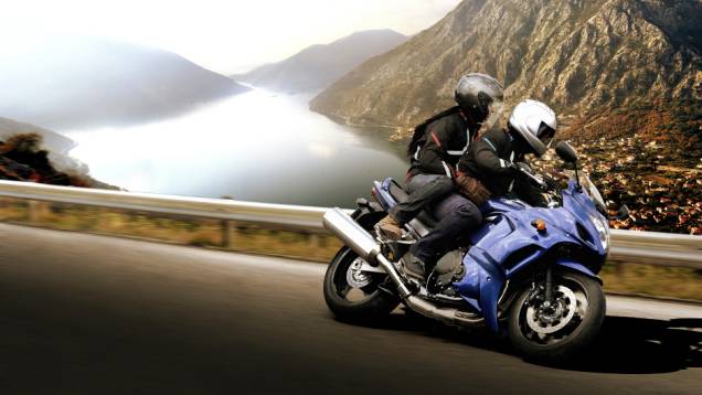 A GSX 1250 FA conta com um motor de quatro cilindros em linha de 1.255 cm³, com injeção eletrônica, refrigerado a líquido e DOHC | <a href="%20https://preprod.quatrorodas.abril.com.br/moto/noticias/suzuki-anuncia-5-lancamentos-brasil-738290.shtml" rel="migration">Leia mais</a> A GSX 1250 FA conta com um motor de quatro cilindros em linha de 1.255 cm³, com injeção eletrônica, refrigerado a líquido e DOHC | <a href="%20https://preprod.quatrorodas.abril.com.br/moto/noticias/suzuki-anuncia-5-lancamentos-brasil-738290.shtml" rel="migration">Leia mais</a>