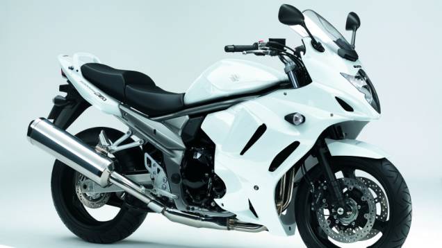 Seu motor é capaz de gerar até 98 cavalos de potência | <a href="https://preprod.quatrorodas.abril.com.br/moto/noticias/suzuki-anuncia-5-lancamentos-brasil-738290.shtml" rel="migration">Leia mais</a> Seu motor é capaz de gerar até 98 cavalos de potência | <a href="https://preprod.quatrorodas.abril.com.br/moto/noticias/suzuki-anuncia-5-lancamentos-brasil-738290.shtml" rel="migration">Leia mais</a>