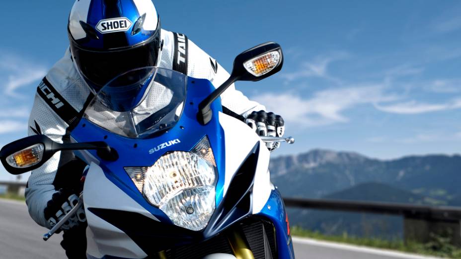 Suzuki anuncia cinco lançamentos para o Brasil, GSX-R750 está entre os modelos | <a href="https://preprod.quatrorodas.abril.com.br/moto/noticias/suzuki-anuncia-5-lancamentos-brasil-738290.shtml" rel="migration">Leia mais</a>