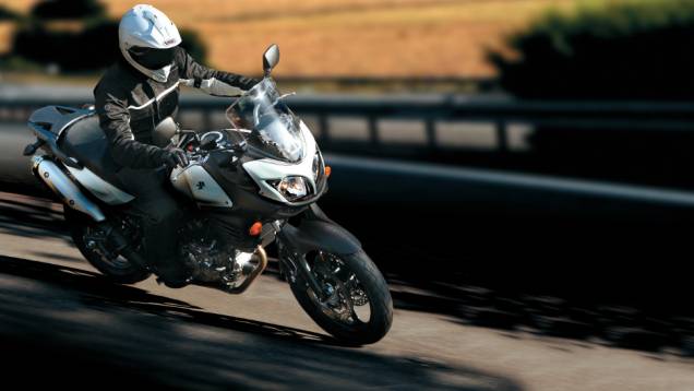 Suzuki anuncia cinco lançamentos para o Brasil, nova V-Strom está entre os modelos | <a href="https://preprod.quatrorodas.abril.com.br/moto/noticias/suzuki-anuncia-5-lancamentos-brasil-738290.shtml" rel="migration">Leia mais</a> Suzuki anuncia cinco lançamentos para o Brasil, nova V-Strom está entre os modelos | <a href="https://preprod.quatrorodas.abril.com.br/moto/noticias/suzuki-anuncia-5-lancamentos-brasil-738290.shtml" rel="migration">Leia mais</a>