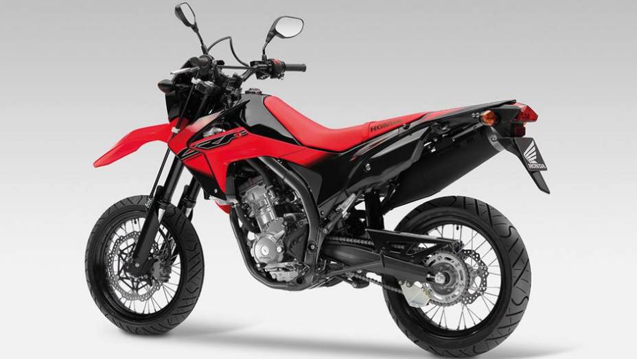 Motocicleta estará disponível na Espanha a partir do mês de junho, ainda sem preço sugerido | <a href="%20https://preprod.quatrorodas.abril.com.br/moto/noticias/honda-crf-250m-2013-chega-espanha-junho-738432.shtml" rel="migration">Leia mais</a>