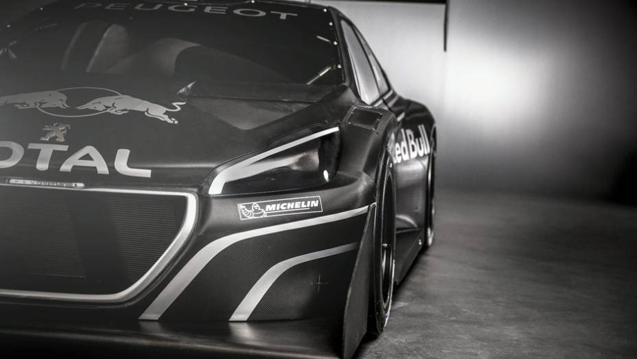 O bólido será pilotado por ninguém mais, ninguém menos do que Sebastien Loeb | <a href="https://preprod.quatrorodas.abril.com.br/noticias/fabricantes/peugeot-revela-208-pikes-peak-738727.shtml" rel="migration">Leia mais</a>