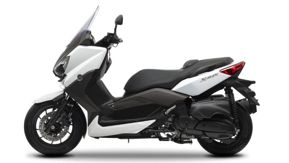 Motor do X-Max 400 &eacute; capaz de gerar 31,5 cavalos de pot&ecirc;ncia a 7.500 rpm | <a href="https://preprod.quatrorodas.abril.com.br/moto/noticias/yamaha-lanca-x-max-400-europa-738761.shtml" rel="migration">Leia mais</a>