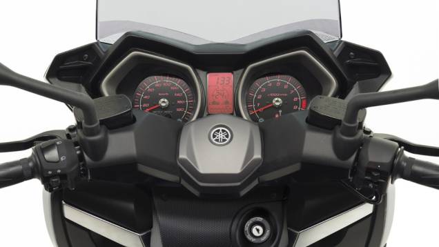Painel do novo X-Max 400 | <a href="https://preprod.quatrorodas.abril.com.br/moto/noticias/yamaha-lanca-x-max-400-europa-738761.shtml" rel="migration">Leia mais</a> Painel do novo X-Max 400 | <a href="https://preprod.quatrorodas.abril.com.br/moto/noticias/yamaha-lanca-x-max-400-europa-738761.shtml" rel="migration">Leia mais</a>