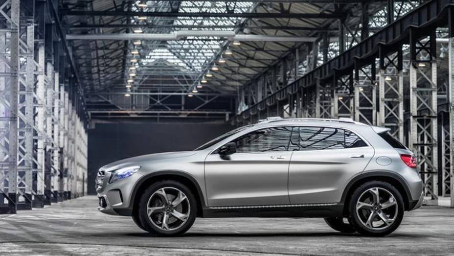 &Eacute; f&aacute;cil notar o parentesco com o hatch, principalmente no design | <a href="https://preprod.quatrorodas.abril.com.br/saloes/xangai/2013/mercedes-benz-gla-738831.shtml" rel="migration">Leia mais</a>