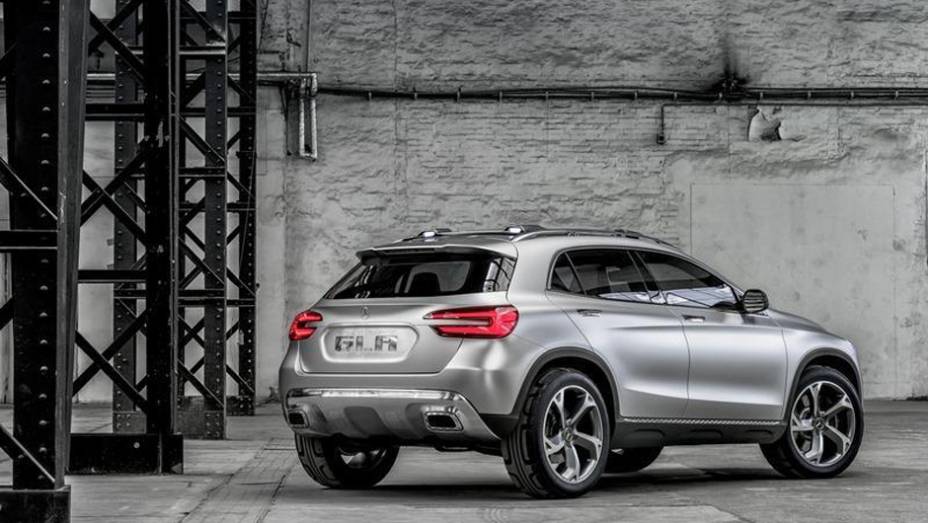 As formas robustas fazem o GLA parecer maior do que ele realmente é | <a href="https://preprod.quatrorodas.abril.com.br/saloes/xangai/2013/mercedes-benz-gla-738831.shtml" rel="migration">Leia mais</a>