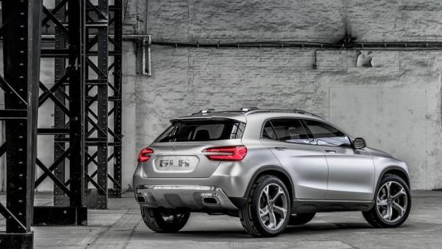 As formas robustas fazem o GLA parecer maior do que ele realmente é | <a href="https://preprod.quatrorodas.abril.com.br/saloes/xangai/2013/mercedes-benz-gla-738831.shtml" rel="migration">Leia mais</a> As formas robustas fazem o GLA parecer maior do que ele realmente é | <a href="https://preprod.quatrorodas.abril.com.br/saloes/xangai/2013/mercedes-benz-gla-738831.shtml" rel="migration">Leia mais</a>