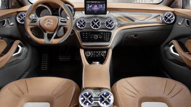 Apesar do aspecto futurista, o painel é o mesmo do Classe A | <a href="https://preprod.quatrorodas.abril.com.br/saloes/xangai/2013/mercedes-benz-gla-738831.shtml" rel="migration">Leia mais</a> Apesar do aspecto futurista, o painel é o mesmo do Classe A | <a href="https://preprod.quatrorodas.abril.com.br/saloes/xangai/2013/mercedes-benz-gla-738831.shtml" rel="migration">Leia mais</a>