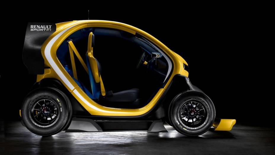 O antigo subcompacto urbanóide virou um esportivo de respeito, com apenas um banco e KERS | <a href="https://preprod.quatrorodas.abril.com.br/noticias/sustentabilidade/renault-mostra-twizy-sport-f1-739695.shtml" rel="migration">Leia mais</a>