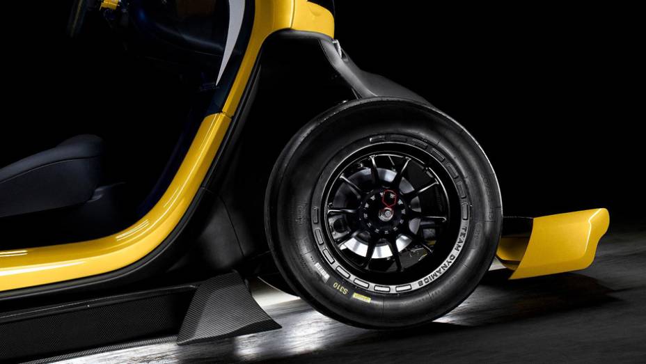 Até pneus slick foram colocados no pequenino Twizy | <a href="https://preprod.quatrorodas.abril.com.br/noticias/sustentabilidade/renault-mostra-twizy-sport-f1-739695.shtml" rel="migration">Leia mais</a>