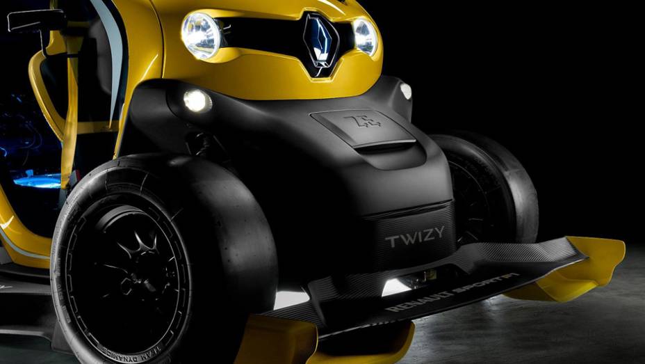 O KERS incrementa a potência em 79 cv, podendo chegar aos 96 cv - o motor original tem 17 cv | <a href="https://preprod.quatrorodas.abril.com.br/noticias/sustentabilidade/renault-mostra-twizy-sport-f1-739695.shtml" rel="migration">Leia mais</a>