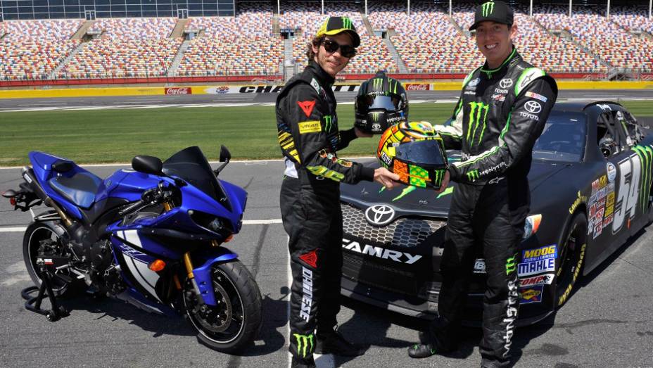 Kyle Busch é o piloto de maior sucesso na história da Nationwide Series, com 55 vitórias na carreira | <a href="%20https://preprod.quatrorodas.abril.com.br/moto/noticias/valentino-rossi-ritmo-nascar-739793.shtml" rel="migration">Leia mais</a>