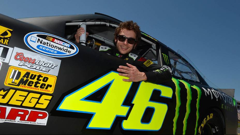 Rossi disse que a experiência tinha sido desconcertante no início, mas que gostou imensamente das voltas realizadas no Charlotte Motor Speedway | <a href="%20https://preprod.quatrorodas.abril.com.br/moto/noticias/valentino-rossi-ritmo-nascar-739793.shtml" rel="migration"></a> Rossi disse que a experiência tinha sido desconcertante no início, mas que gostou imensamente das voltas realizadas no Charlotte Motor Speedway | <a href="%20https://preprod.quatrorodas.abril.com.br/moto/noticias/valentino-rossi-ritmo-nascar-739793.shtml" rel="migration"></a>