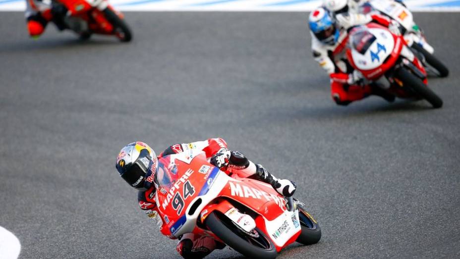 Já na Moto3, Jonas Folger liderou a sexta-feira | <a href="https://preprod.quatrorodas.abril.com.br/moto/noticias/motogp-lorenzo-lidera-treinos-jerez-740399.shtml" rel="migration">Leia mais</a>