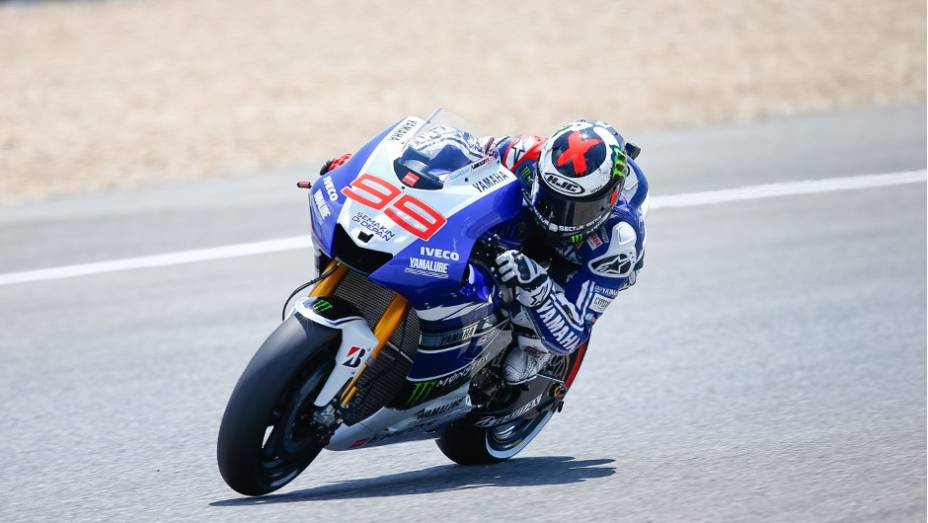 Jorge Lorenzo garantiu a pole no dia do seu aniversário de 26 anos | <a href="https://preprod.quatrorodas.abril.com.br/moto/noticias/motogp-lorenzo-garante-pole-jerez-740522.shtml" rel="migration">Leia mais</a>