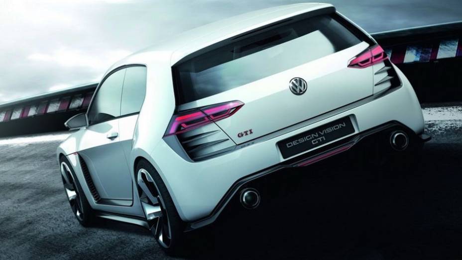 De acordo com a montadora, é a versão mais radical do hatch já produzida desde o GTI W12, apresentado em 2007 | <a href="%20https://preprod.quatrorodas.abril.com.br/noticias/fabricantes/vw-prepara-golf-design-vision-gti-concept-740746.shtml" rel="migration">Leia mais</a>