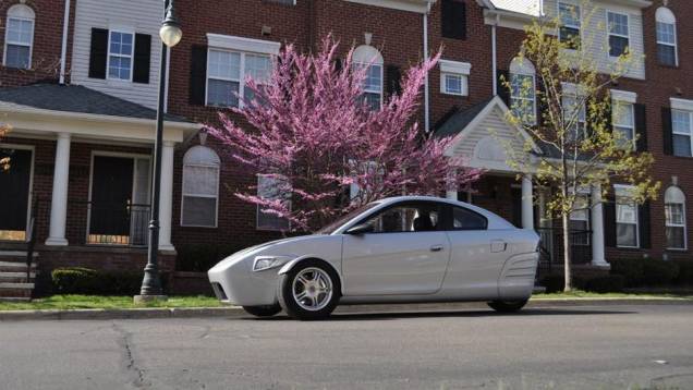A Elio Motors revelou nesta quinta-feira (9) que o carro de três rodas desenvolvido por ela chegará ao mercado dos Estados Unidos em junho de 2014 | <a href="%20https://preprod.quatrorodas.abril.com.br/noticias/fabricantes/eua-carro-tres-rodas-chega-ao-mercado-2014-" rel="migration"></a> A Elio Motors revelou nesta quinta-feira (9) que o carro de três rodas desenvolvido por ela chegará ao mercado dos Estados Unidos em junho de 2014 | <a href="%20https://preprod.quatrorodas.abril.com.br/noticias/fabricantes/eua-carro-tres-rodas-chega-ao-mercado-2014-" rel="migration"></a>
