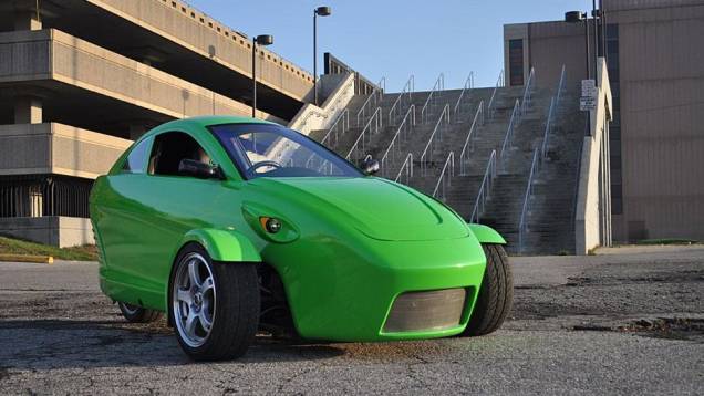 Além do design absolutamente peculiar, a novidade se destaca por ter apenas 363 kg | <a href="https://preprod.quatrorodas.abril.com.br/noticias/fabricantes/eua-carro-tres-rodas-chega-ao-mercado-2014-740877.shtml" rel="migration">Leia mais</a> Além do design absolutamente peculiar, a novidade se destaca por ter apenas 363 kg | <a href="https://preprod.quatrorodas.abril.com.br/noticias/fabricantes/eua-carro-tres-rodas-chega-ao-mercado-2014-740877.shtml" rel="migration">Leia mais</a>
