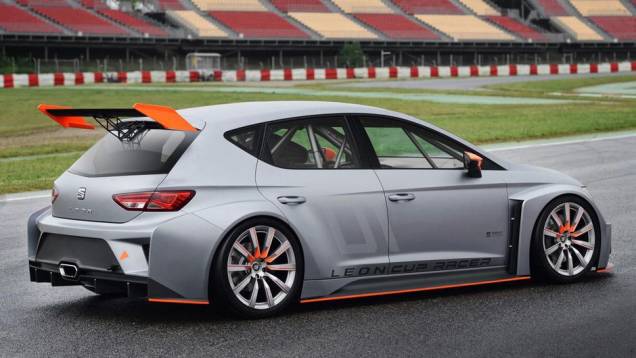 O modelo é voltado exclusivamente para as pistas e chega em duas versões - uma que será utilizada na competição homônima em 2014 e outra para provas de endurance | <a href="%20https://preprod.quatrorodas.abril.com.br/noticias/fabricantes/seat-apresenta-leon-cup-race" rel="migration"></a> O modelo é voltado exclusivamente para as pistas e chega em duas versões - uma que será utilizada na competição homônima em 2014 e outra para provas de endurance | <a href="%20https://preprod.quatrorodas.abril.com.br/noticias/fabricantes/seat-apresenta-leon-cup-race" rel="migration"></a>