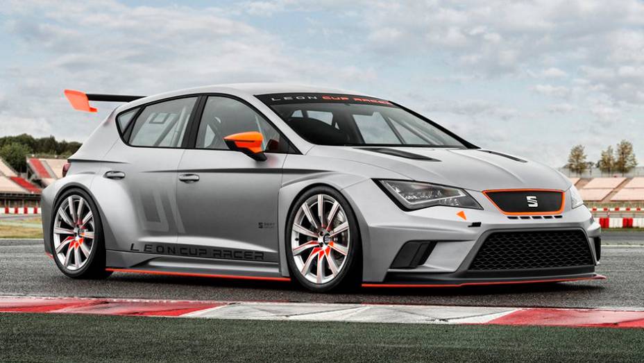 Em ambas, é utilizado motor 2.0 turbo, que oferece 325 cavalos de potência | <a href="https://preprod.quatrorodas.abril.com.br/noticias/fabricantes/seat-apresenta-leon-cup-racer-740888.shtml" rel="migration">Leia mais</a>