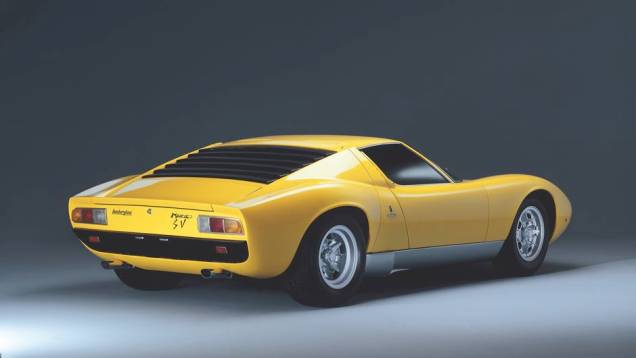 A inspiração de Gandini para o desenho do Miura foi o Ford GT40, modelo de corrida famoso nos anos 60 por derrotar a primazia da Ferrari nas pistas | <a href="%20https://preprod.quatrorodas.abril.com.br/reportagens/classicos/festa-bolonhesa-741081.shtml" rel="migration"></a> A inspiração de Gandini para o desenho do Miura foi o Ford GT40, modelo de corrida famoso nos anos 60 por derrotar a primazia da Ferrari nas pistas | <a href="%20https://preprod.quatrorodas.abril.com.br/reportagens/classicos/festa-bolonhesa-741081.shtml" rel="migration"></a>