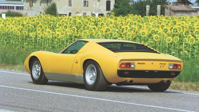 O nome Miura, que deu início à tradição de batizar os Lambo com nomes de touro, se refere a uma linhagem espanhola notória por sua bravura | <a href="%20https://preprod.quatrorodas.abril.com.br/reportagens/classicos/festa-bolonhesa-741081.shtml" rel="migration">Leia mais</a> O nome Miura, que deu início à tradição de batizar os Lambo com nomes de touro, se refere a uma linhagem espanhola notória por sua bravura | <a href="%20https://preprod.quatrorodas.abril.com.br/reportagens/classicos/festa-bolonhesa-741081.shtml" rel="migration">Leia mais</a>