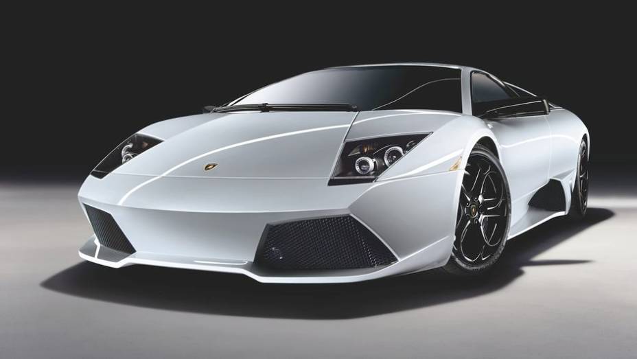 Murciélago LP 640 Versace - Em 2007, um toque de luxo e exclusividade caracterizava essa versão, que trazia duas malas - para um casal - e console revestido em napa | <a href="%20https://preprod.quatrorodas.abril.com.br/reportagens/classicos/festa-bolonhesa-741081.s" rel="migration"></a>