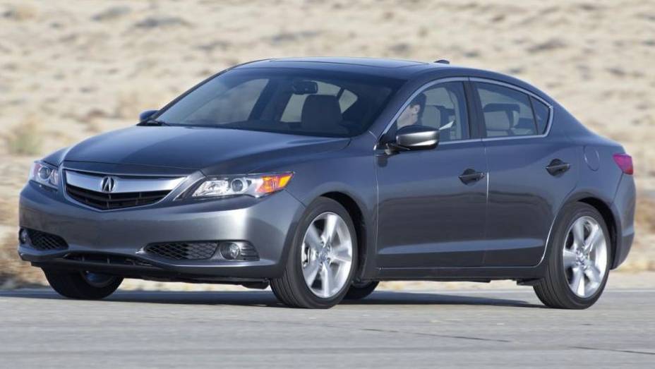 A Acura revelou o ILX 2014 | <a href="https://preprod.quatrorodas.abril.com.br/noticias/fabricantes/poucas-mudancas-acura-ilx-2014-apresentado-741280.shtml" rel="migration">Leia mais</a>