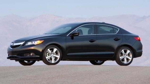 O modelo vem com a mesma motorização, poucas mudanças estruturais e preço mais alto | <a href="https://preprod.quatrorodas.abril.com.br/noticias/fabricantes/poucas-mudancas-acura-ilx-2014-apresentado-741280.shtml" rel="migration">Leia mais</a> O modelo vem com a mesma motorização, poucas mudanças estruturais e preço mais alto | <a href="https://preprod.quatrorodas.abril.com.br/noticias/fabricantes/poucas-mudancas-acura-ilx-2014-apresentado-741280.shtml" rel="migration">Leia mais</a>