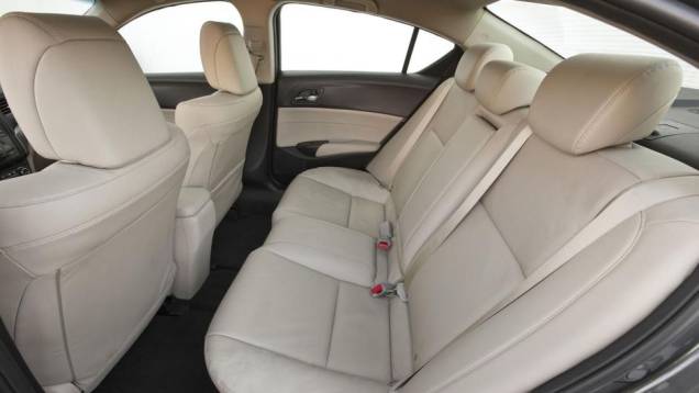 O Acura ILX 2014 chega às concessionárias americanas amanhã (15) e tem valor inicial de US$ 26.900 | <a href="https://preprod.quatrorodas.abril.com.br/noticias/fabricantes/poucas-mudancas-acura-ilx-2014-apresentado-741280.shtml" rel="migration">Leia mais</a> O Acura ILX 2014 chega às concessionárias americanas amanhã (15) e tem valor inicial de US$ 26.900 | <a href="https://preprod.quatrorodas.abril.com.br/noticias/fabricantes/poucas-mudancas-acura-ilx-2014-apresentado-741280.shtml" rel="migration">Leia mais</a>