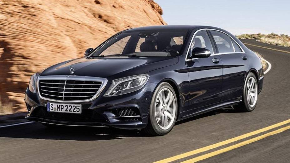 A Mercedes-Benz revelou oficialmente a nova gera&ccedil;&atilde;o do Classe S nesta quarta-feira (15) | <a href="https://preprod.quatrorodas.abril.com.br/noticias/fabricantes/mercedes-benz-revela-classe-s-2014-741437.shtml" rel="migration">Leia mais</a>