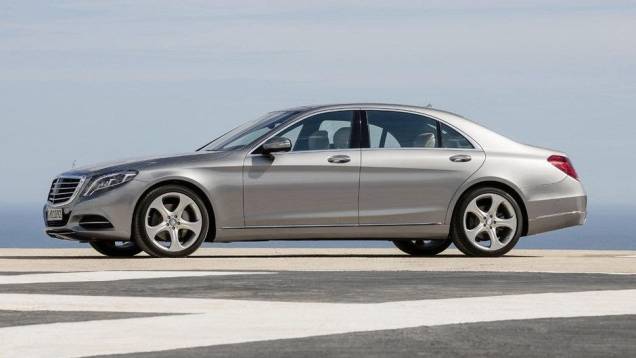 Em termos aerodinâmicos, a Classe S 2014 apresenta baixo coeficiente de arrasto: 0,24 | <a href="https://preprod.quatrorodas.abril.com.br/noticias/fabricantes/mercedes-benz-revela-classe-s-2014-741437.shtml" rel="migration">Leia mais</a> Em termos aerodinâmicos, a Classe S 2014 apresenta baixo coeficiente de arrasto: 0,24 | <a href="https://preprod.quatrorodas.abril.com.br/noticias/fabricantes/mercedes-benz-revela-classe-s-2014-741437.shtml" rel="migration">Leia mais</a>