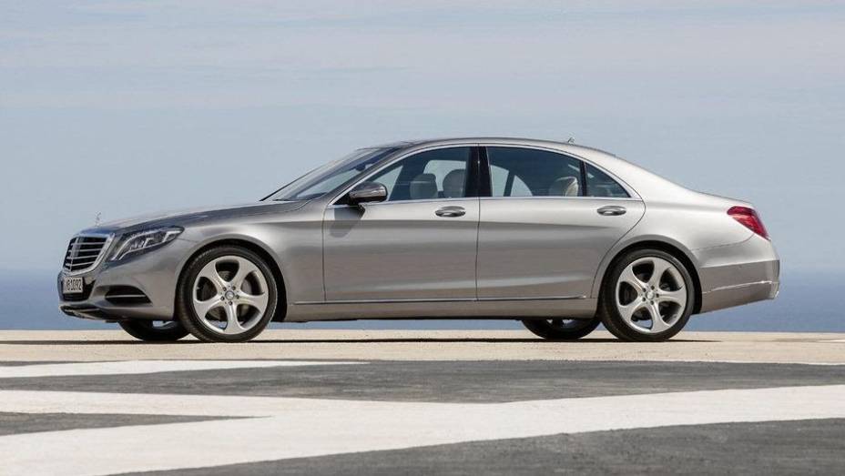 Em termos aerodinâmicos, a Classe S 2014 apresenta baixo coeficiente de arrasto: 0,24 | <a href="https://preprod.quatrorodas.abril.com.br/noticias/fabricantes/mercedes-benz-revela-classe-s-2014-741437.shtml" rel="migration">Leia mais</a> Em termos aerodinâmicos, a Classe S 2014 apresenta baixo coeficiente de arrasto: 0,24 | <a href="https://preprod.quatrorodas.abril.com.br/noticias/fabricantes/mercedes-benz-revela-classe-s-2014-741437.shtml" rel="migration">Leia mais</a>
