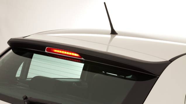 Defletor traseiro é pintado em preto fosco. <a href="https://preprod.quatrorodas.abril.com.br/carros/lancamentos//volkswagen-apresenta-novo-gol-track-741545.shtml" rel="migration">Leia mais</a> Defletor traseiro é pintado em preto fosco. <a href="https://preprod.quatrorodas.abril.com.br/carros/lancamentos//volkswagen-apresenta-novo-gol-track-741545.shtml" rel="migration">Leia mais</a>