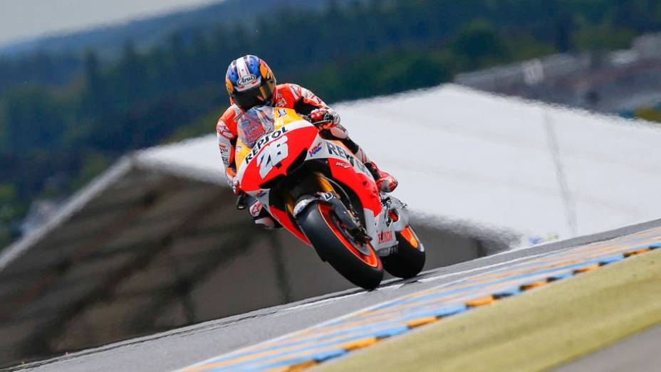 Dani Pedrosa foi o mais rápido da sexta-feira nos treinos da MotoGP em Le Mans | <a href="https://preprod.quatrorodas.abril.com.br/moto/noticias/motogp-pedrosa-lidera-treinos-le-mans-741656.shtml" rel="migration">Leia mais</a>