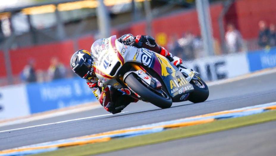 Na Moto2, Scott Redding foi o mais veloz | <a href="https://preprod.quatrorodas.abril.com.br/moto/noticias/motogp-pedrosa-lidera-treinos-le-mans-741656.shtml" rel="migration">Leia mais</a>