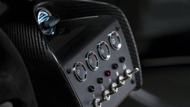O conceito é uma homenagem ao DBR1 de 1959 da empresa que venceu em Le Mans | <a href="https://preprod.quatrorodas.abril.com.br/noticias/fabricantes/aston-martin-revela-cc100-concept-741740.shtml" rel="migration">Leia mais</a> O conceito é uma homenagem ao DBR1 de 1959 da empresa que venceu em Le Mans | <a href="https://preprod.quatrorodas.abril.com.br/noticias/fabricantes/aston-martin-revela-cc100-concept-741740.shtml" rel="migration">Leia mais</a>