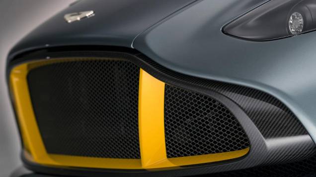 Com aproximadamente 4,5 metros de comprimento e cerca de 2 metros de largura, o Aston Martin CC100 concept tem um peso bruto estimado em menos de 1.200 kg | <a href="%20https://preprod.quatrorodas.abril.com.br/noticias/fabricantes/aston-martin-revela-cc100-concept-7" rel="migration"></a> Com aproximadamente 4,5 metros de comprimento e cerca de 2 metros de largura, o Aston Martin CC100 concept tem um peso bruto estimado em menos de 1.200 kg | <a href="%20https://preprod.quatrorodas.abril.com.br/noticias/fabricantes/aston-martin-revela-cc100-concept-7" rel="migration"></a>