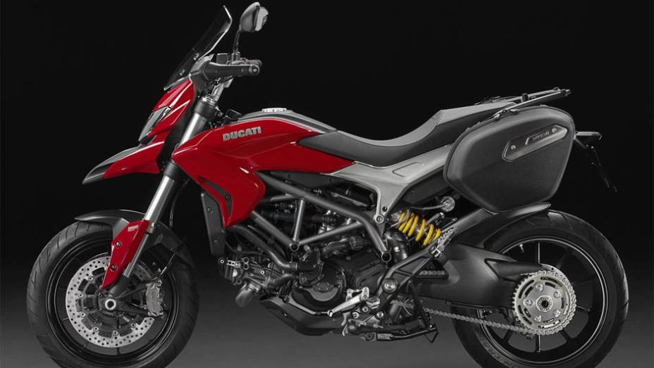 A Ducati Hyperstrada 2013 é praticamente um "cross-over" entre o mundo do turismo e das motards | <a href="https://preprod.quatrorodas.abril.com.br/moto/noticias/ducati-revela-hyperstrada-2013-742105.shtml" rel="migration">Leia mais</a>