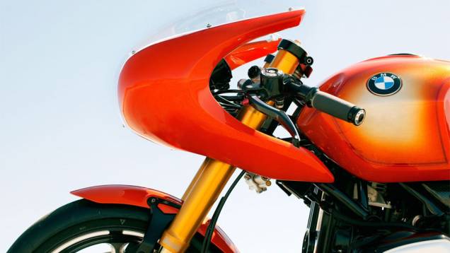 Moto foi feita em parceria com a companhia de customização Roland Sand Design | <a href="https://preprod.quatrorodas.abril.com.br/moto/noticias/bmw-concept-ninety-concorso-d-eleganza-742400.shtml" rel="migration">Leia mais</a> Moto foi feita em parceria com a companhia de customização Roland Sand Design | <a href="https://preprod.quatrorodas.abril.com.br/moto/noticias/bmw-concept-ninety-concorso-d-eleganza-742400.shtml" rel="migration">Leia mais</a>