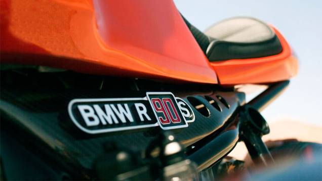 O quadro é feito à mão em alumínio escovado | <a href="https://preprod.quatrorodas.abril.com.br/moto/noticias/bmw-concept-ninety-concorso-d-eleganza-742400.shtml" rel="migration">Leia mais</a> O quadro é feito à mão em alumínio escovado | <a href="https://preprod.quatrorodas.abril.com.br/moto/noticias/bmw-concept-ninety-concorso-d-eleganza-742400.shtml" rel="migration">Leia mais</a>