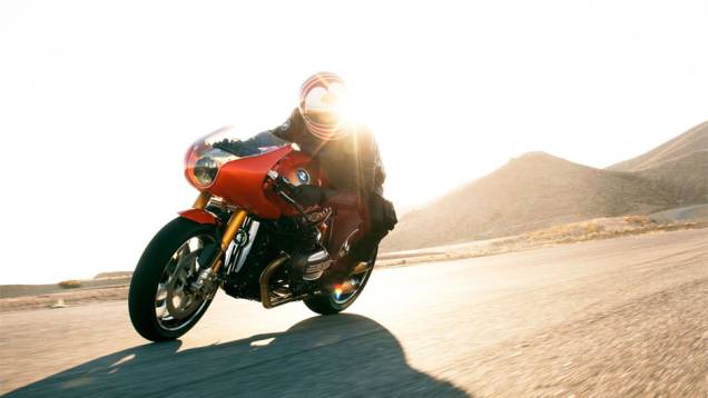Sua cor laranja remete à lendária pintura Daytona Orange da BMW R 90 S | <a href="https://preprod.quatrorodas.abril.com.br/moto/noticias/bmw-concept-ninety-concorso-d-eleganza-742400.shtml" rel="migration">Leia mais</a> Sua cor laranja remete à lendária pintura Daytona Orange da BMW R 90 S | <a href="https://preprod.quatrorodas.abril.com.br/moto/noticias/bmw-concept-ninety-concorso-d-eleganza-742400.shtml" rel="migration">Leia mais</a>