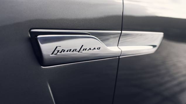 Detalhes cromados dão luxo ao modelo | <a href="https://preprod.quatrorodas.abril.com.br/noticias/fabricantes/bmw-pininfarina-lancam-gran-lusso-coupe-742303.shtml" rel="migration">Leia mais</a> Detalhes cromados dão luxo ao modelo | <a href="https://preprod.quatrorodas.abril.com.br/noticias/fabricantes/bmw-pininfarina-lancam-gran-lusso-coupe-742303.shtml" rel="migration">Leia mais</a>