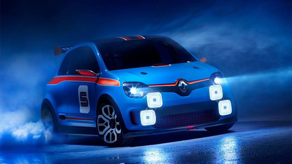 O carro, de apenas dois lugares, é o irmão do conceito elétrico TwinZ, apresentado em abril | <a href="https://preprod.quatrorodas.abril.com.br/noticias/fabricantes/renault-twin-run-concept-revelado-monaco-742319.shtml" rel="migration">Leia mais</a>