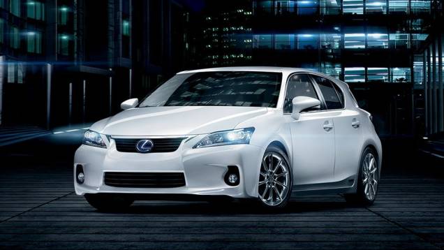 A Lexus anunciou a chegada do CT 200h ao mercado brasileiro com preço fixado em R$ 149 mil | <a href="https://preprod.quatrorodas.abril.com.br/noticias/fabricantes/lexus-ct-200h-chega-r-149-mil-742382.shtml" rel="migration">Leia mais</a> A Lexus anunciou a chegada do CT 200h ao mercado brasileiro com preço fixado em R$ 149 mil | <a href="https://preprod.quatrorodas.abril.com.br/noticias/fabricantes/lexus-ct-200h-chega-r-149-mil-742382.shtml" rel="migration">Leia mais</a>